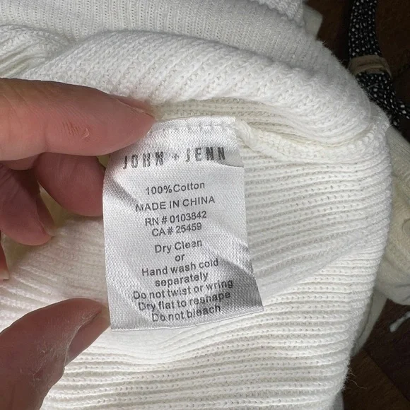 John + Jenn white ribbed long sleeve sweater M - Picture 3 of 4